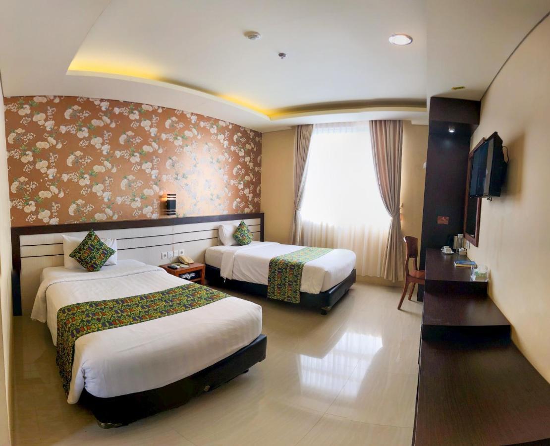 Grand Madani Hotel Mataram Esterno foto