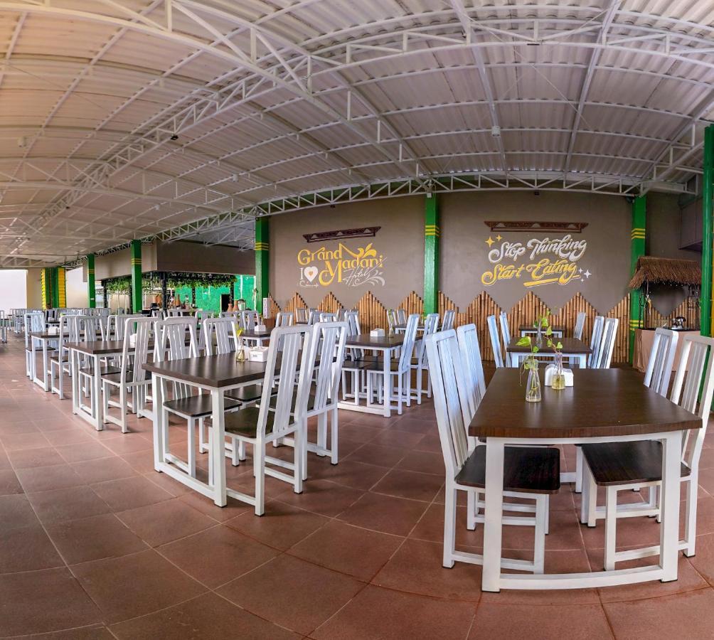 Grand Madani Hotel Mataram Esterno foto