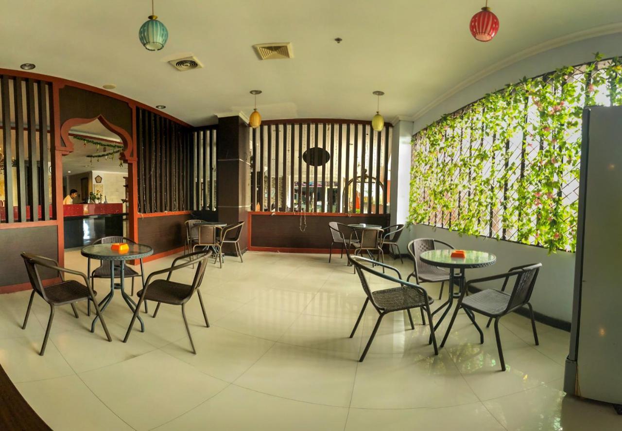 Grand Madani Hotel Mataram Esterno foto
