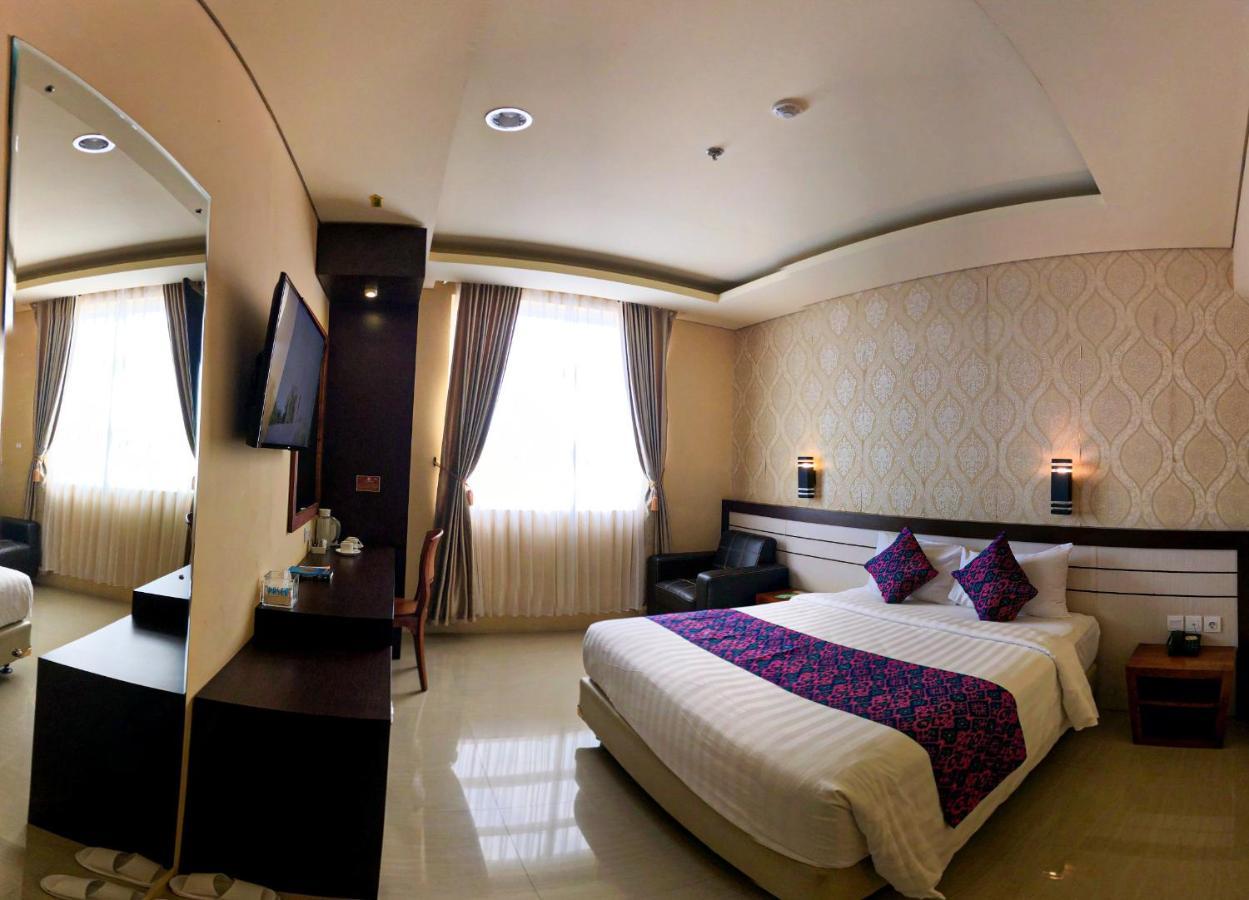 Grand Madani Hotel Mataram Esterno foto