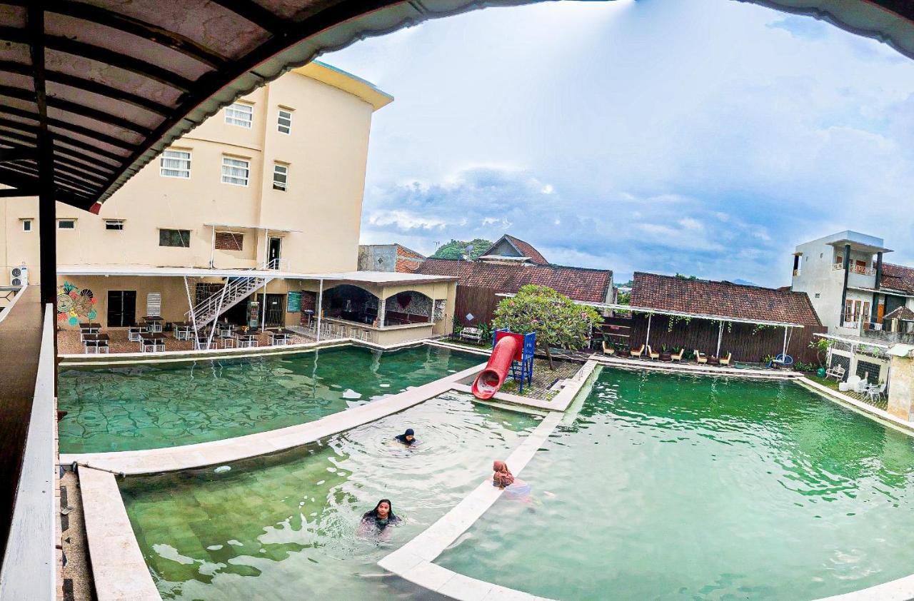 Grand Madani Hotel Mataram Esterno foto