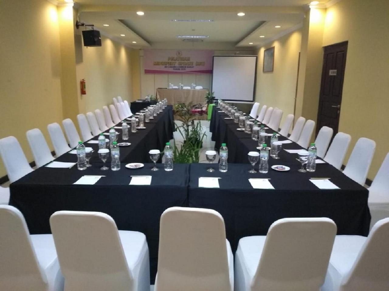 Grand Madani Hotel Mataram Esterno foto