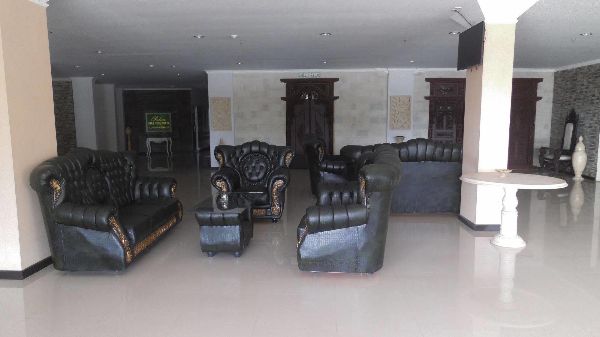 Grand Madani Hotel Mataram Esterno foto