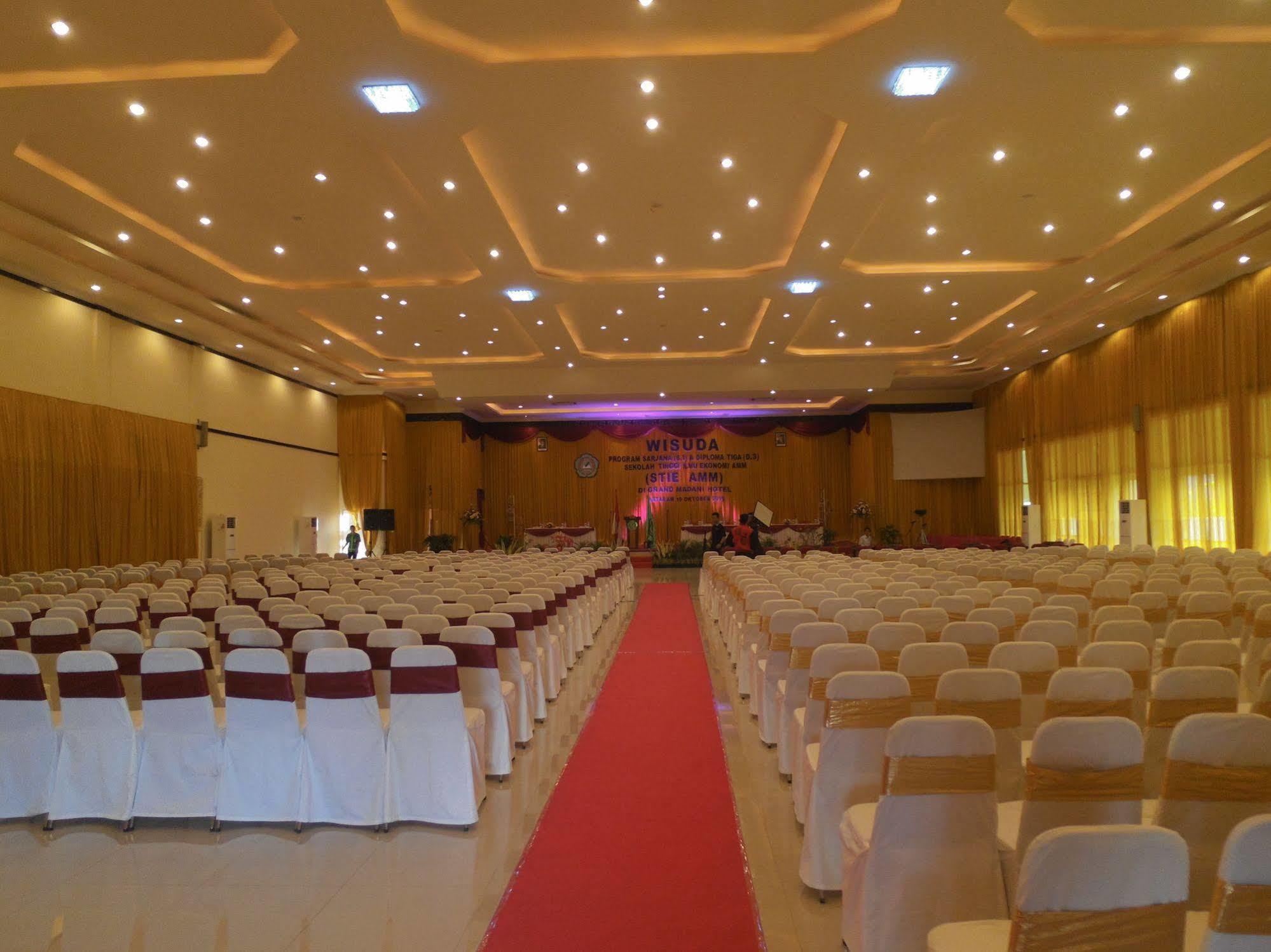 Grand Madani Hotel Mataram Esterno foto