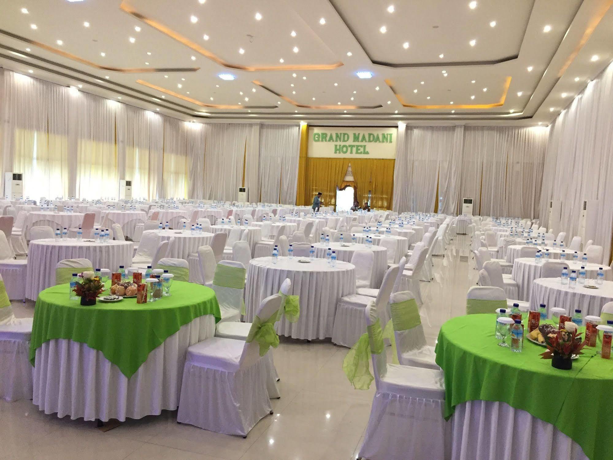 Grand Madani Hotel Mataram Esterno foto