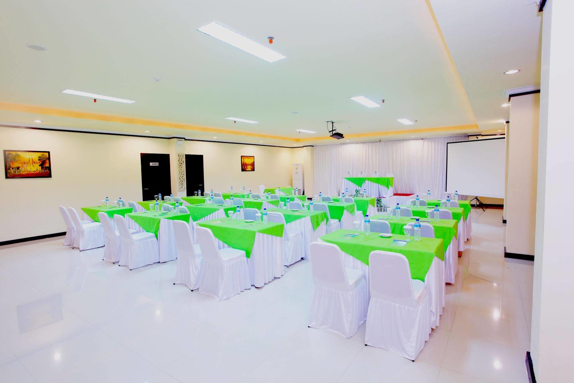 Grand Madani Hotel Mataram Esterno foto