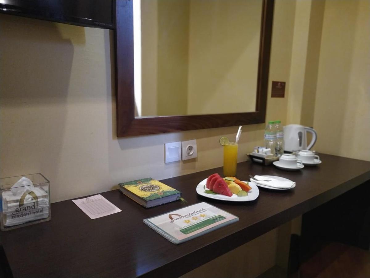 Grand Madani Hotel Mataram Esterno foto